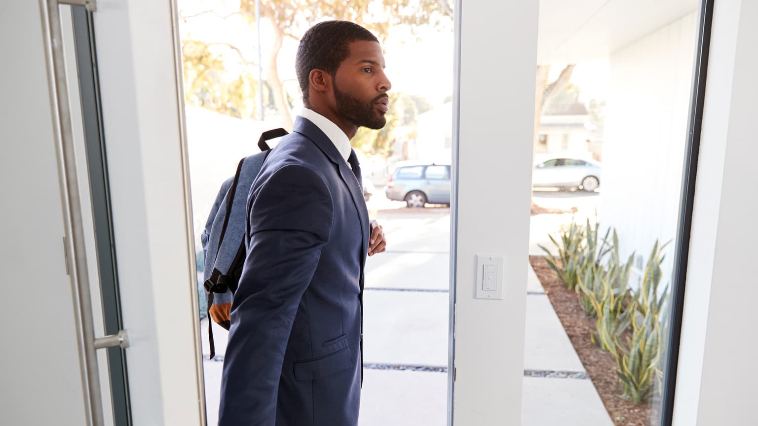 americans-renounce-us-citizenship-252278808