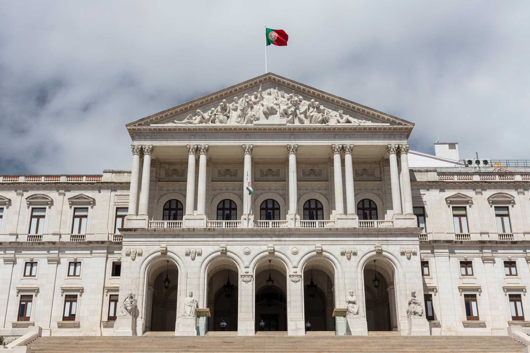 Portugal's New Nationality Law: 7- and 10-Year Routes Under Lei Orgânica 1/2026