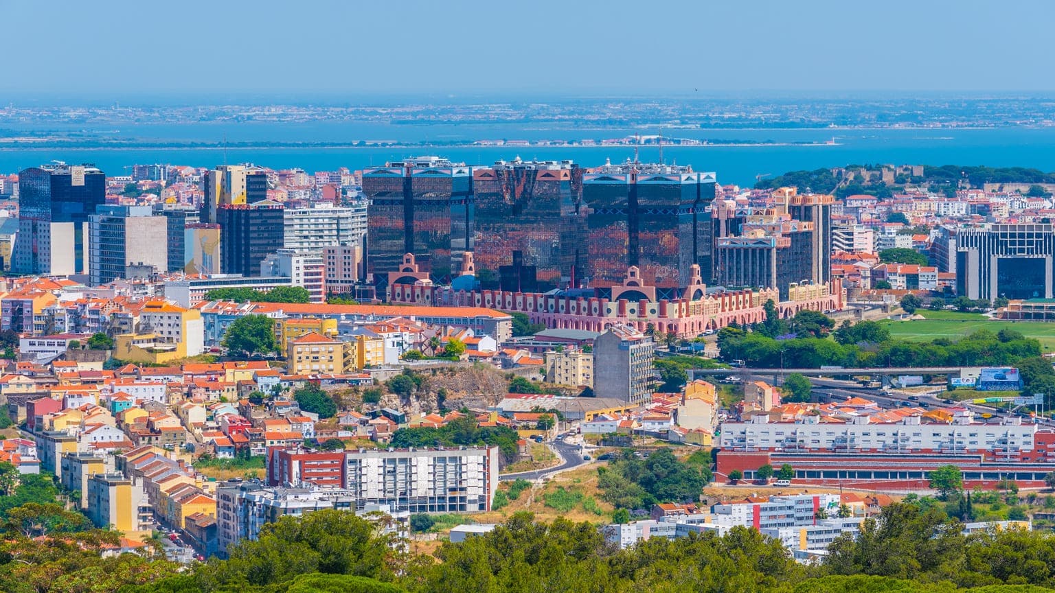 Portugal D2 Visa: How Entrepreneurs Can Get Residency and Thrive