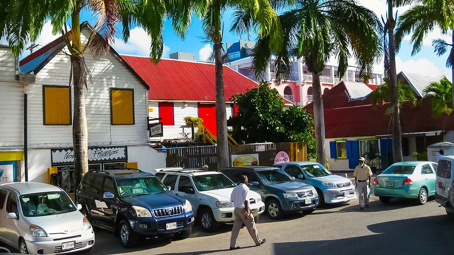 How to open a bank account in Antigua and Barbuda: investor guide